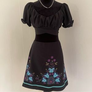 Vintage 90s embroidered mini skirt
